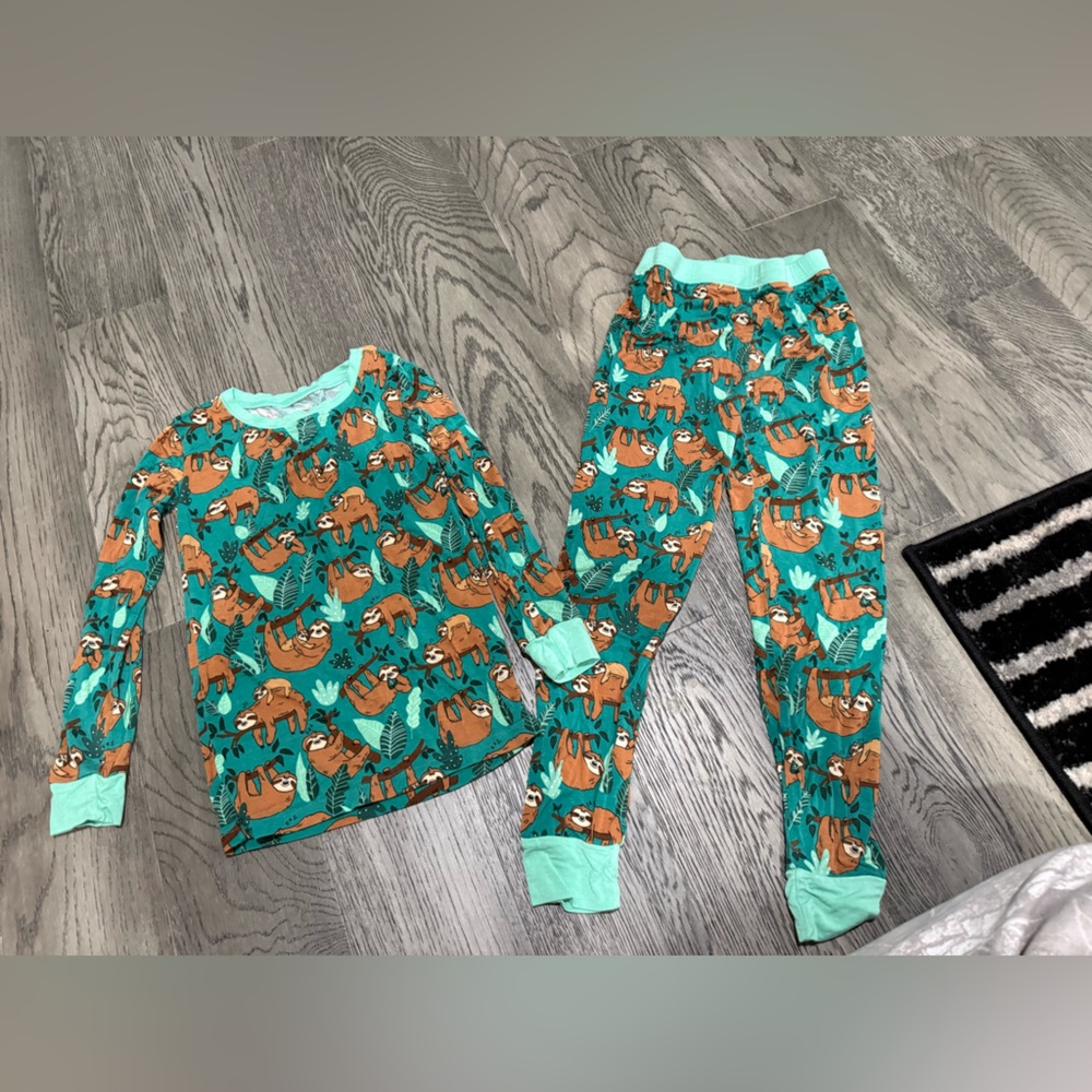 Little Sleepies Green and Brown Sloth Pajama Set Size 5/6